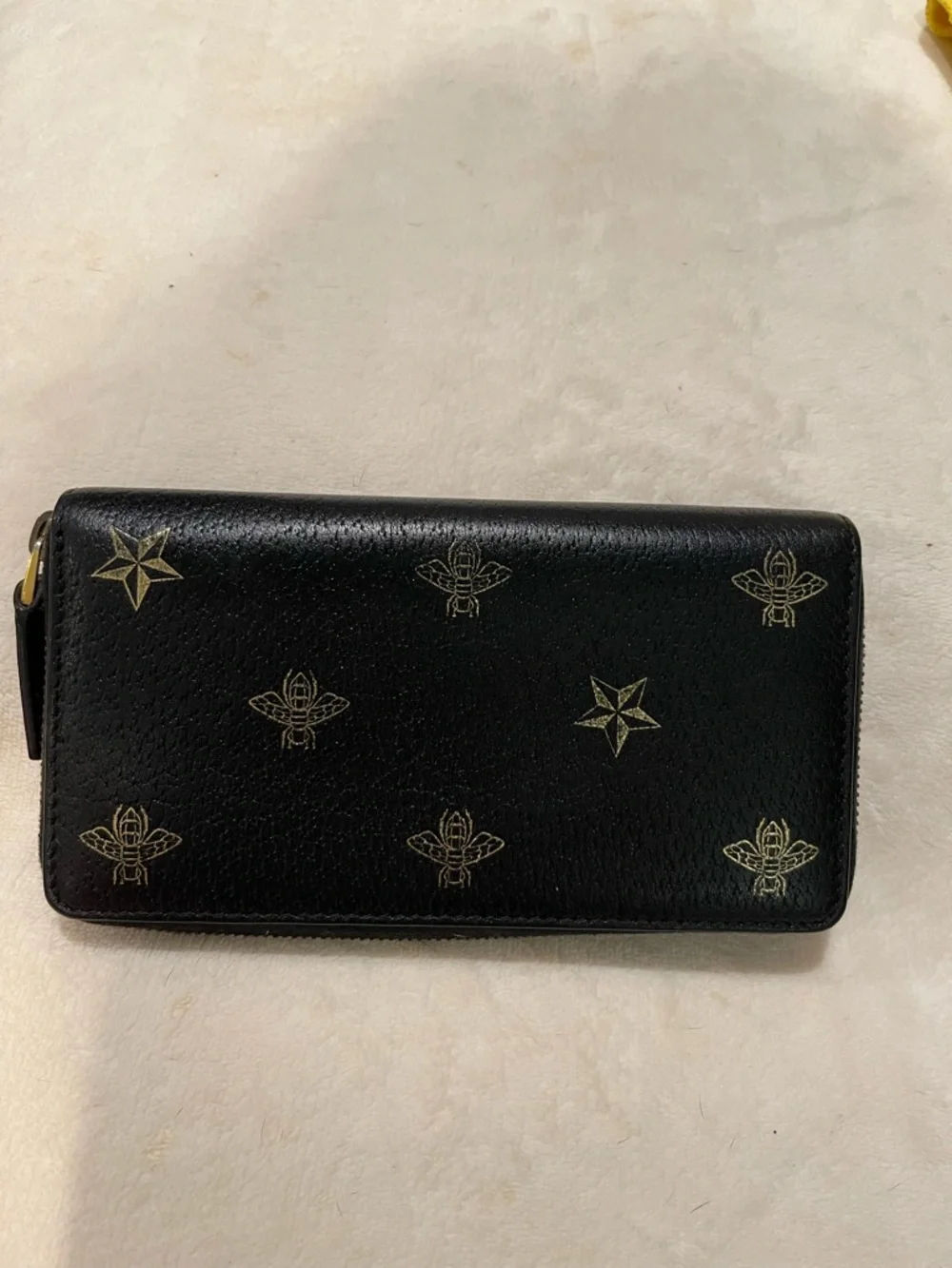 Gucci Black Leather Zip Wallet with Gold Bee and Star Motif like new - Picture 2 of 7